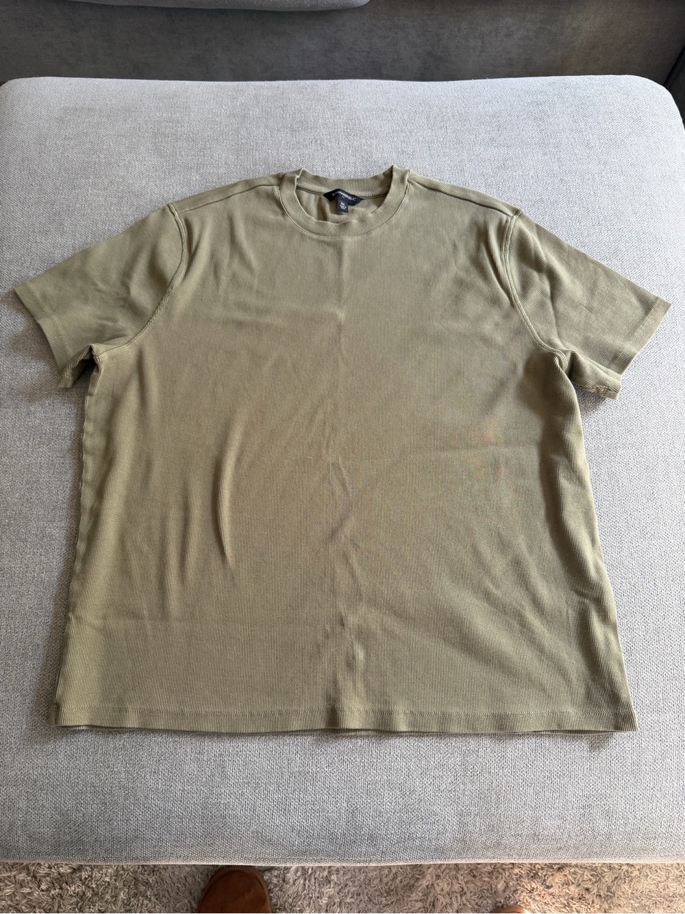 Banana Republic Men's Olive Green Crewneck Short Sleeve Tee